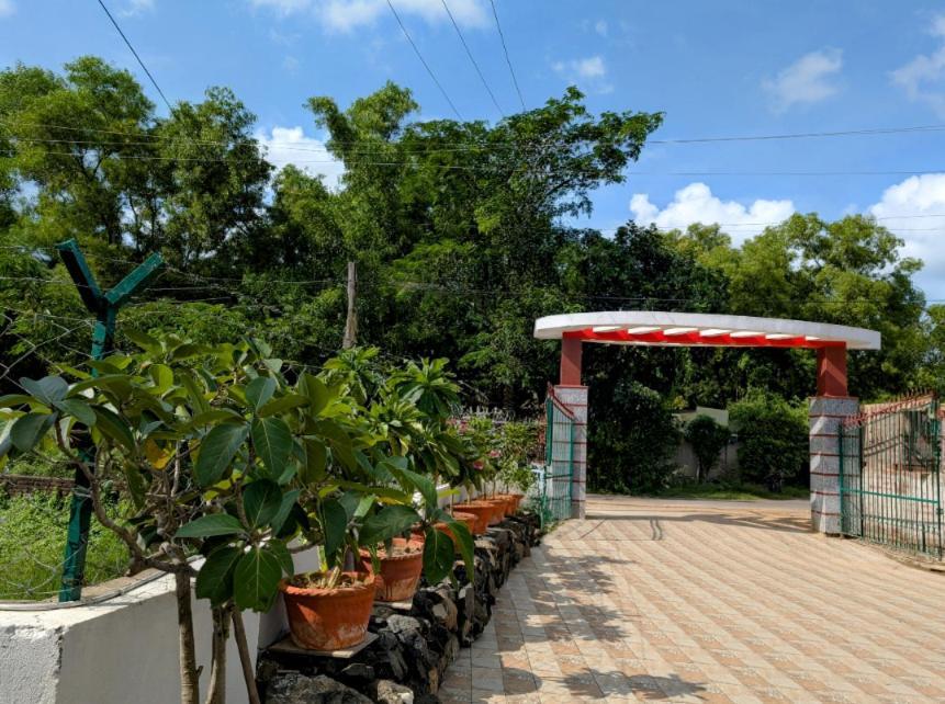 Dip Holidays Hotel Shānti Niketan Exterior photo