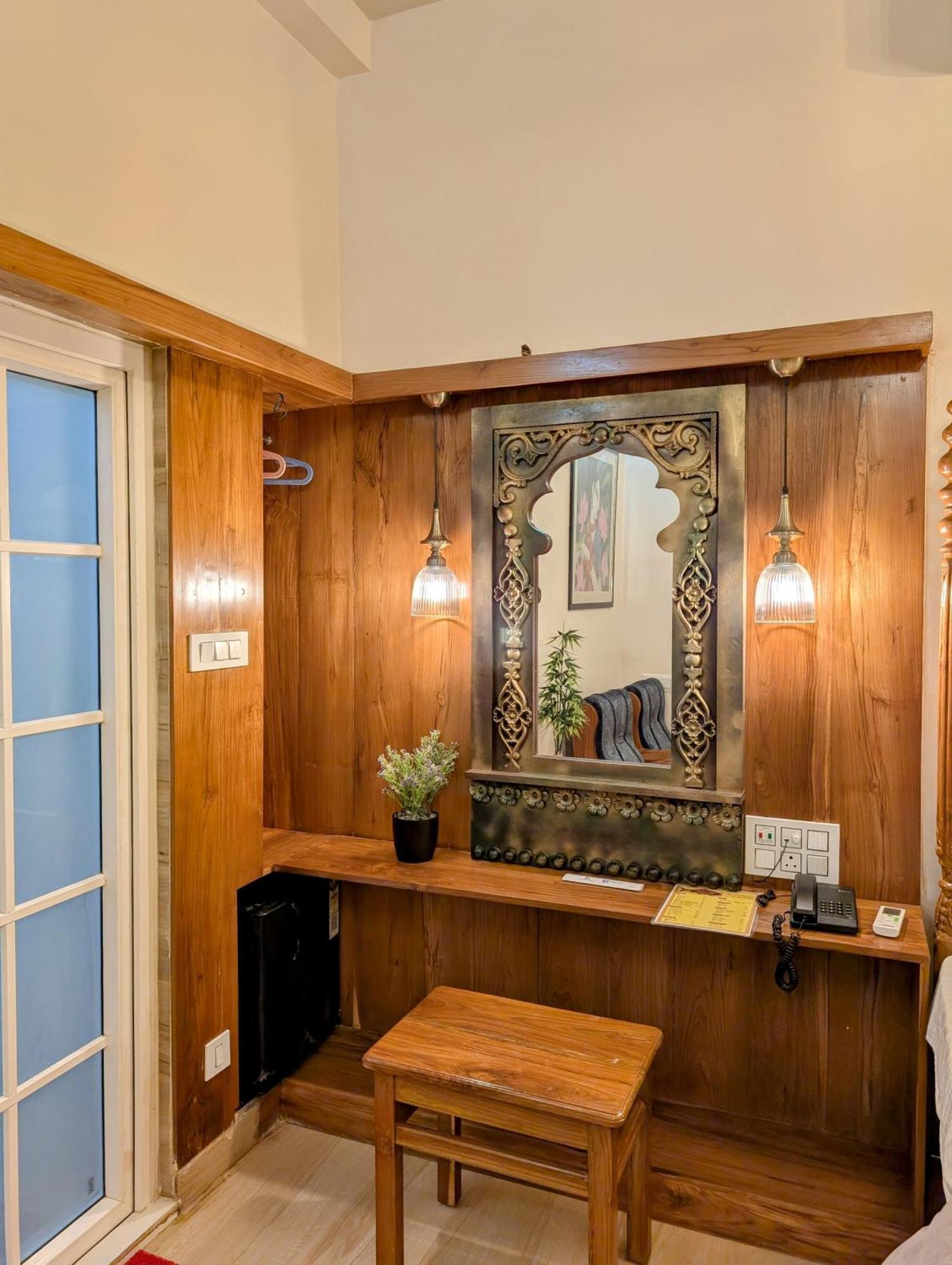 Dip Holidays Shānti Niketan Room photo