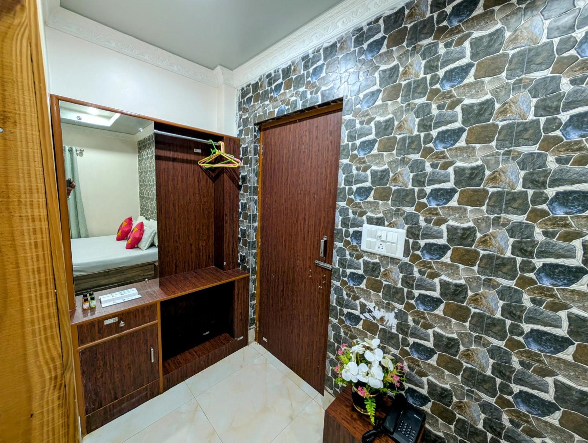 Dip Holidays Hotel Shānti Niketan Room photo