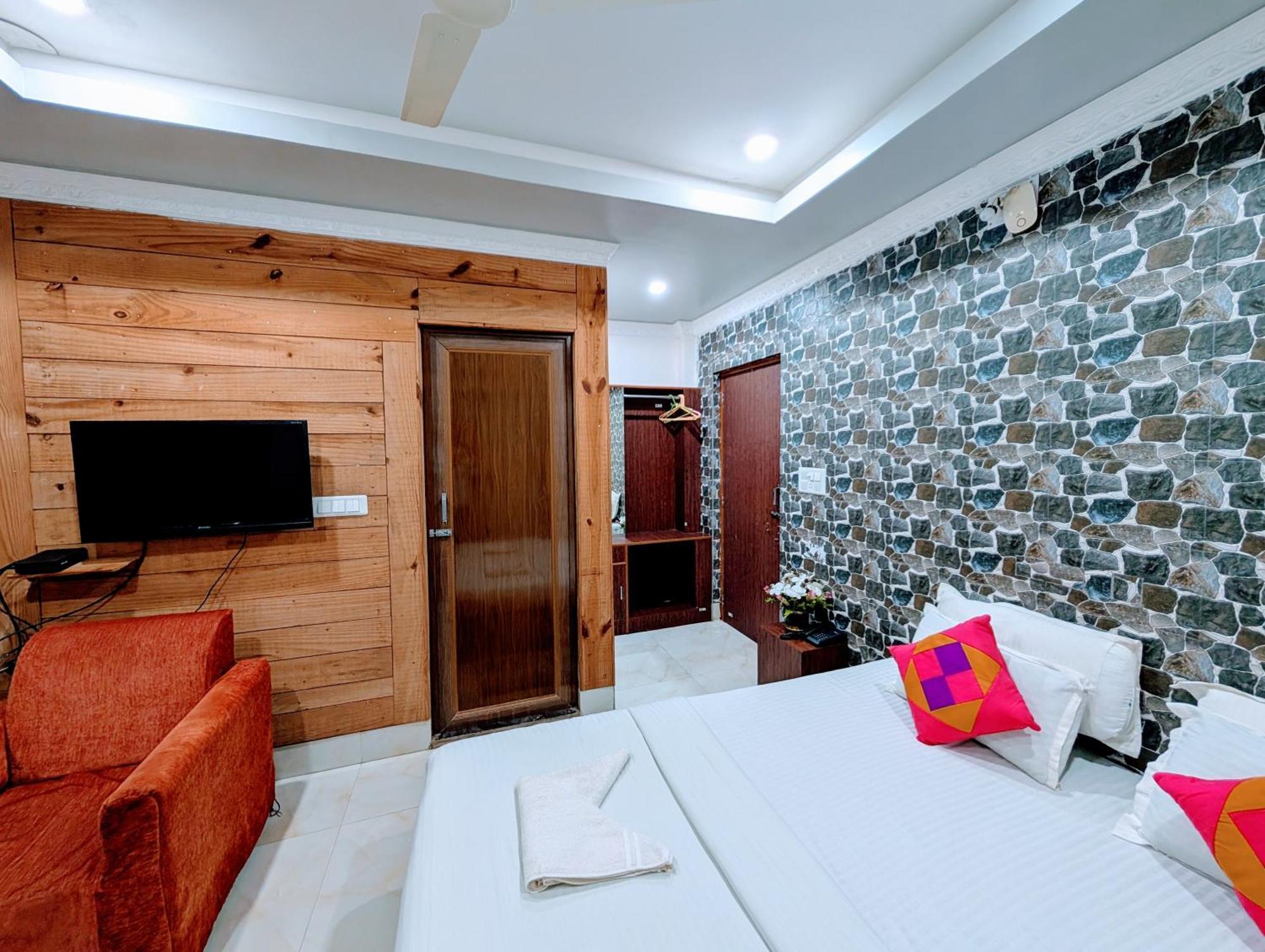 Dip Holidays Shānti Niketan Room photo